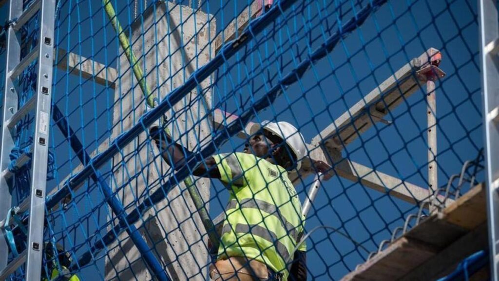 Los salarios escalan un 4,8% pero siguen por debajo del poder de compra precovid