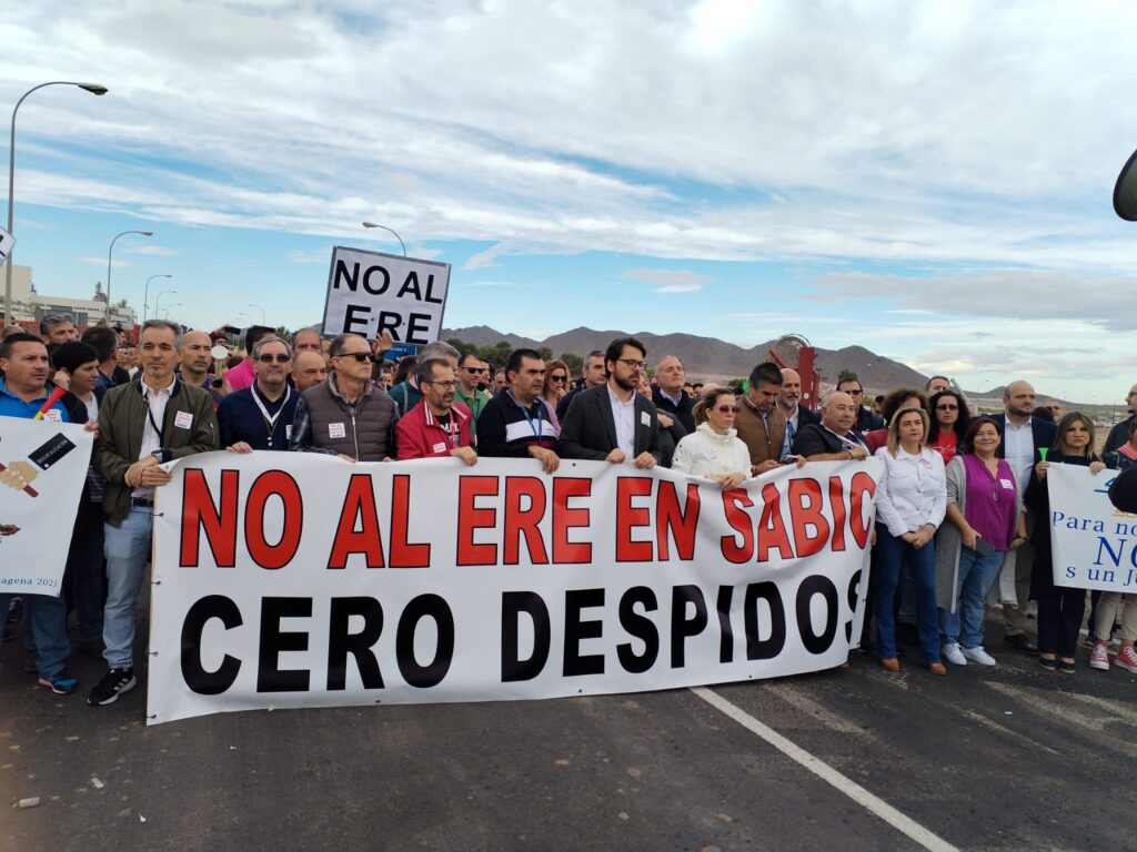 Los representantes de los trabajadores de SABIC acuerdan con la empresa un calendario de reuniones para negociar el ERE por el cierre de la planta Lexan2 del complejo de La Aljorra