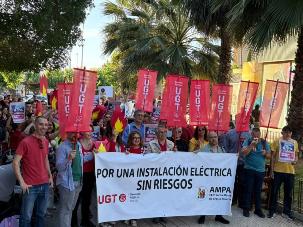 La comunidad educativa del CEIP Santa María de Gracia de Murcia echa chispas con la instalación eléctrica