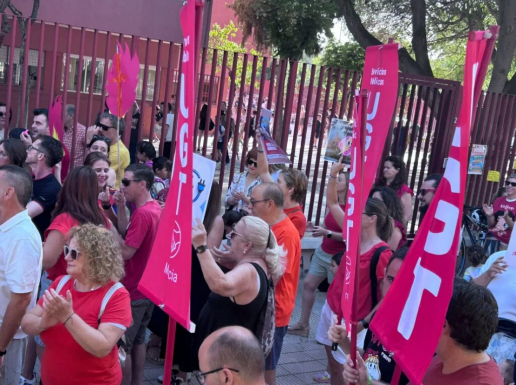 UGT y las familias llevan a la Inspección de Trabajo y al Defensor del Pueblo la situación del CEIP Santa María de Gracia  