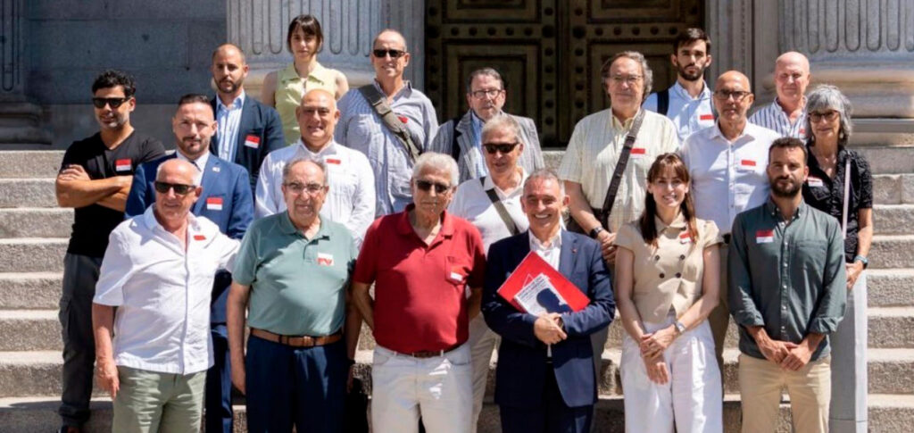 UGT celebra el registro en el Congreso de la ley para la libre sindicación de la Policía Nacional y las mejoras para la Guardia Civil